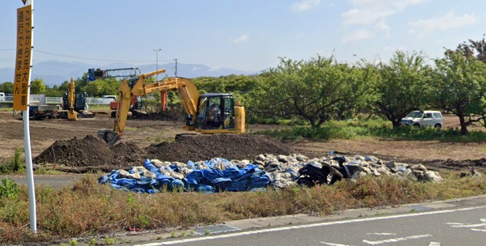 コストコ南アルプス　重機掘削